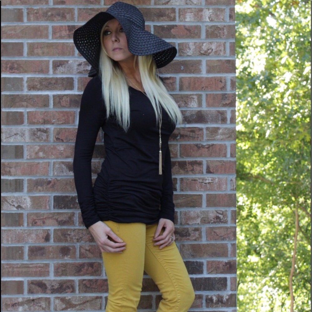 Long black cinched side top - Picture 2 of 3